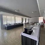 Hotel Monaco - Parcheggio E Piscina فندق