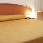 Hotel Monaco - Parcheggio E Piscina فندق 3*