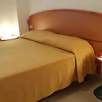 Hotel Monaco - Parcheggio E Piscina