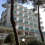 فندق Hotel Monaco - Parcheggio E Piscina ميلانو ماريتيما