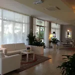 Hotel Monaco - Parcheggio E Piscina فندق ميلانو ماريتيما