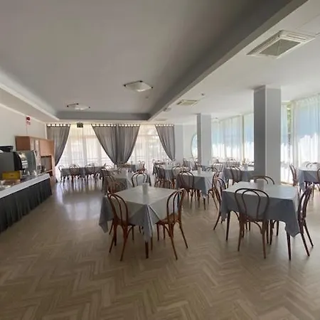 Monaco - Parcheggio E Piscina Hotel