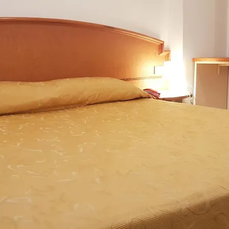 Hotel Monaco - Parcheggio E Piscina Hotell 3*