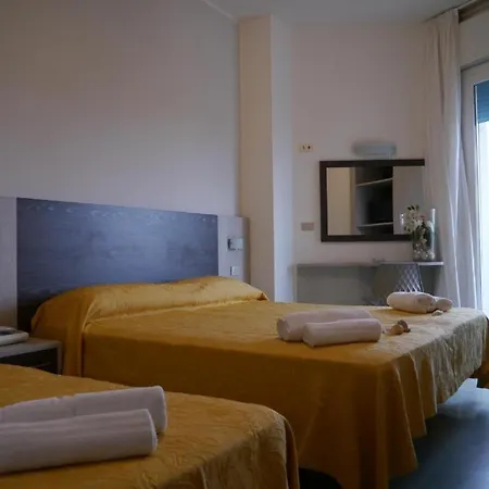 Szálloda Monaco - Parcheggio Incluso E Piscina