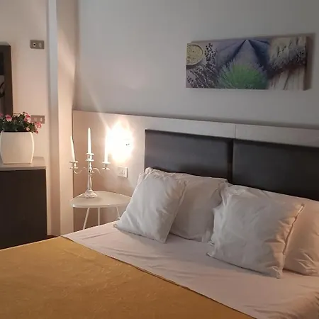 Hotel Monaco - Parcheggio E Piscina ميلانو ماريتيما