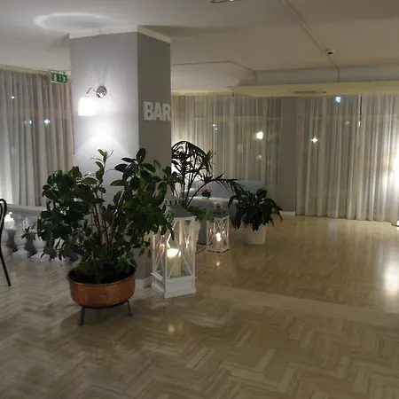 Hotel Monaco - Parcheggio E Piscina 3*