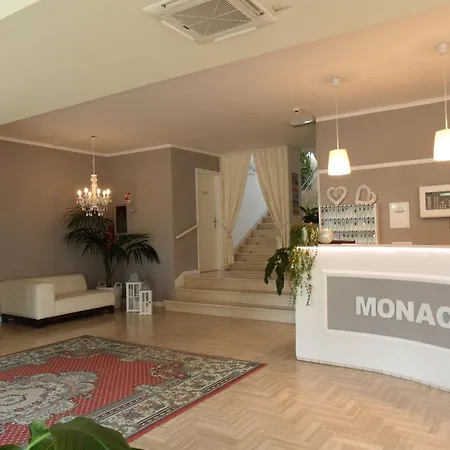 Hotell Hotel Monaco - Parcheggio E Piscina