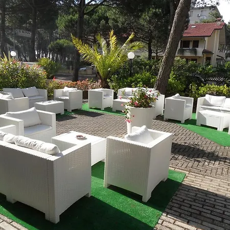 Szálloda Monaco - Parcheggio E Piscina 3*