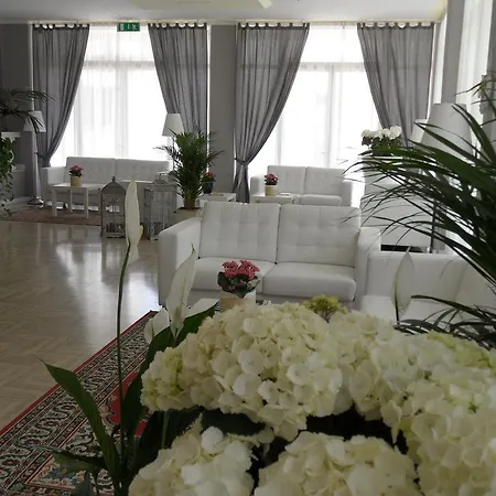 Monaco - Parcheggio Incluso E Piscina - Min 2 Gg Milano Marittima