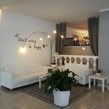 Hotell Hotel Monaco - Parcheggio E Piscina 3*