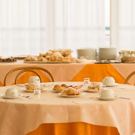 Ξενοδοχείο Monaco - Parcheggio Incluso E Piscina