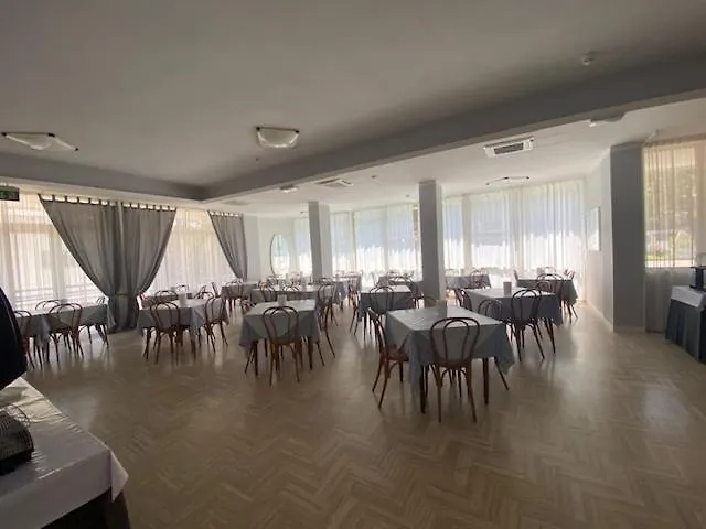 酒店 Monaco - Parcheggio Incluso E Piscina 米兰马瑞提那