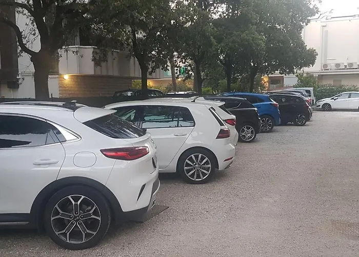 Szálloda Monaco - Parcheggio Incluso E Piscina