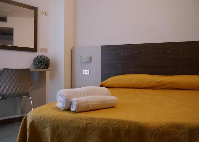 Szálloda Monaco - Parcheggio Incluso E Piscina