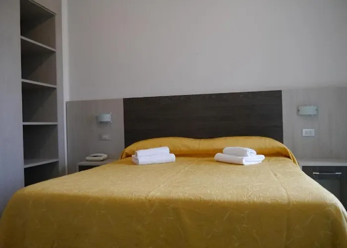 Monaco - Parcheggio Incluso E Piscina Szálloda Milano Marittima