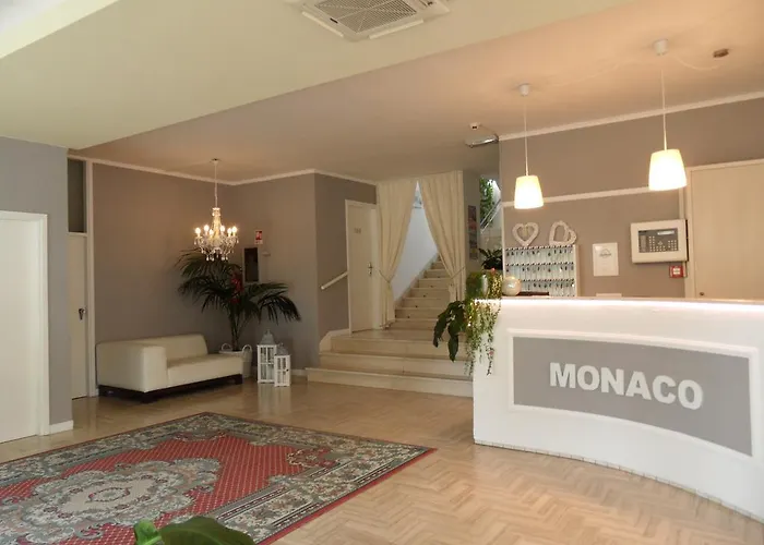 Szálloda Monaco - Parcheggio Incluso E Piscina