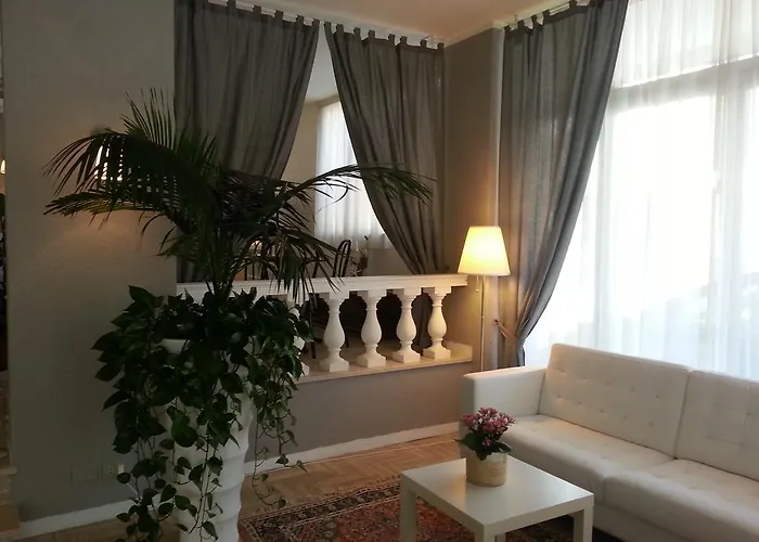 酒店 Monaco - Parcheggio Incluso E Piscina 米兰马瑞提那